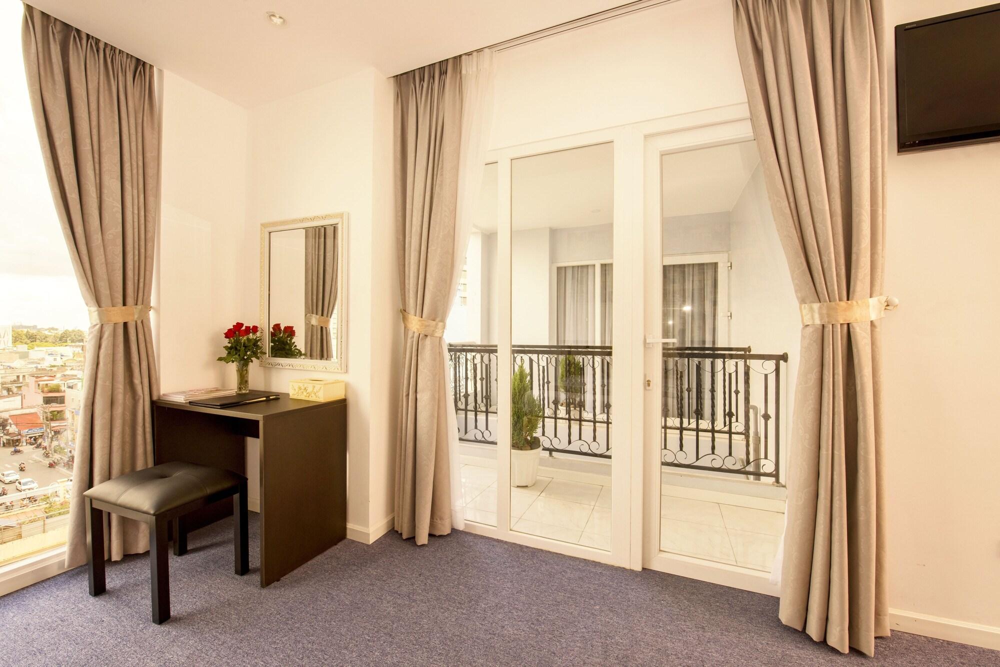 Golden Crown Hotel Ho Chi Minh City Exterior photo