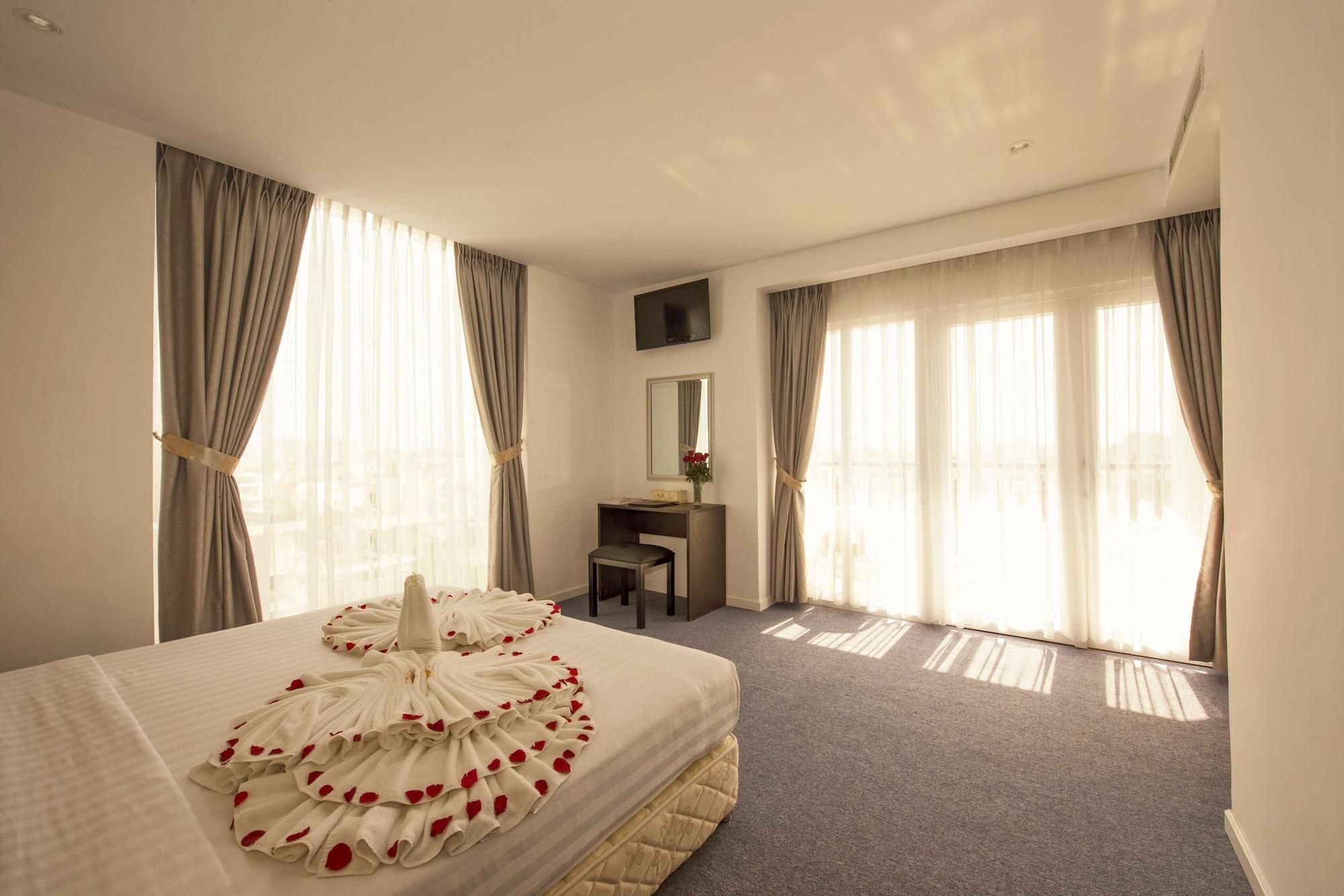 Golden Crown Hotel Ho Chi Minh City Exterior photo
