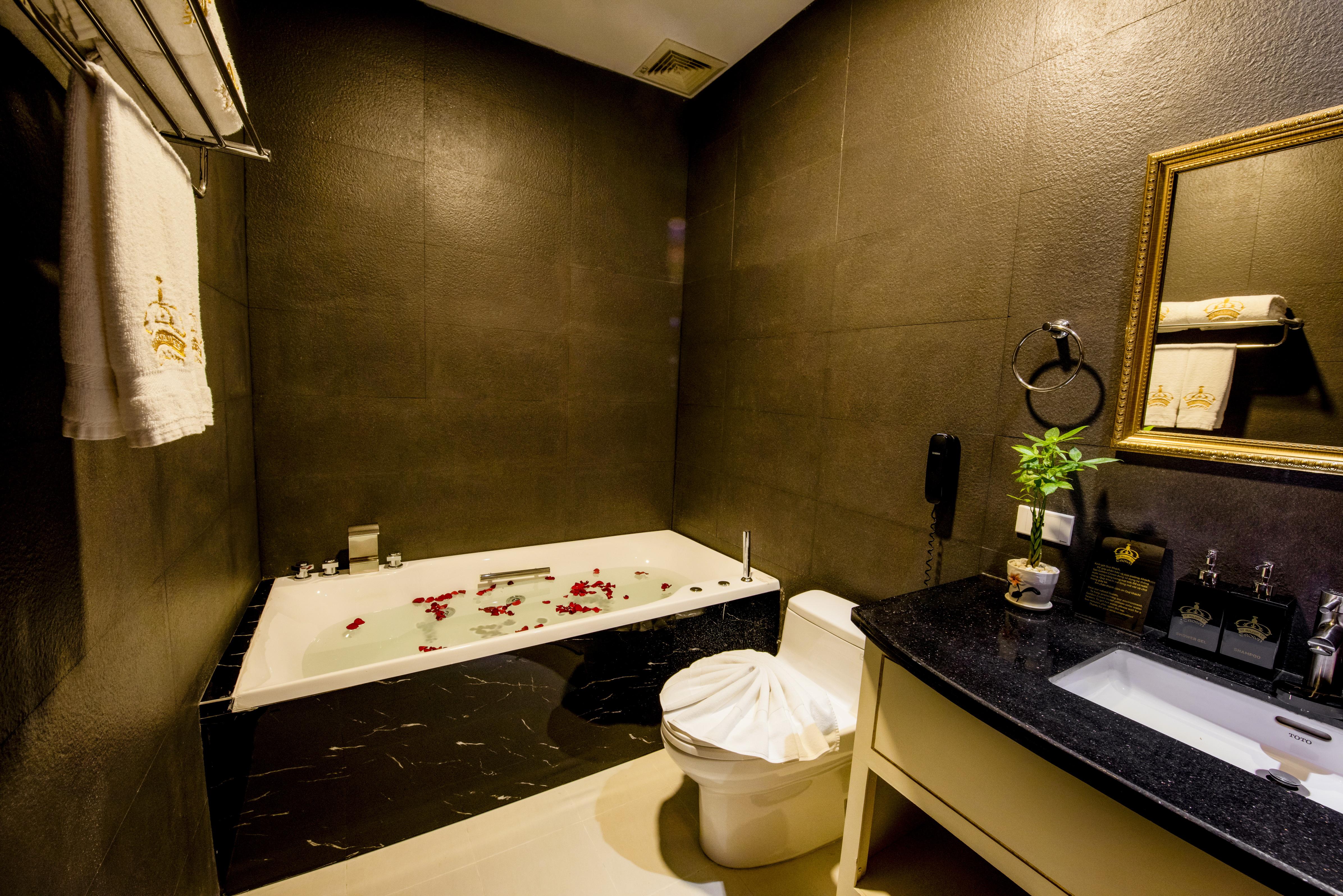 Golden Crown Hotel Ho Chi Minh City Exterior photo