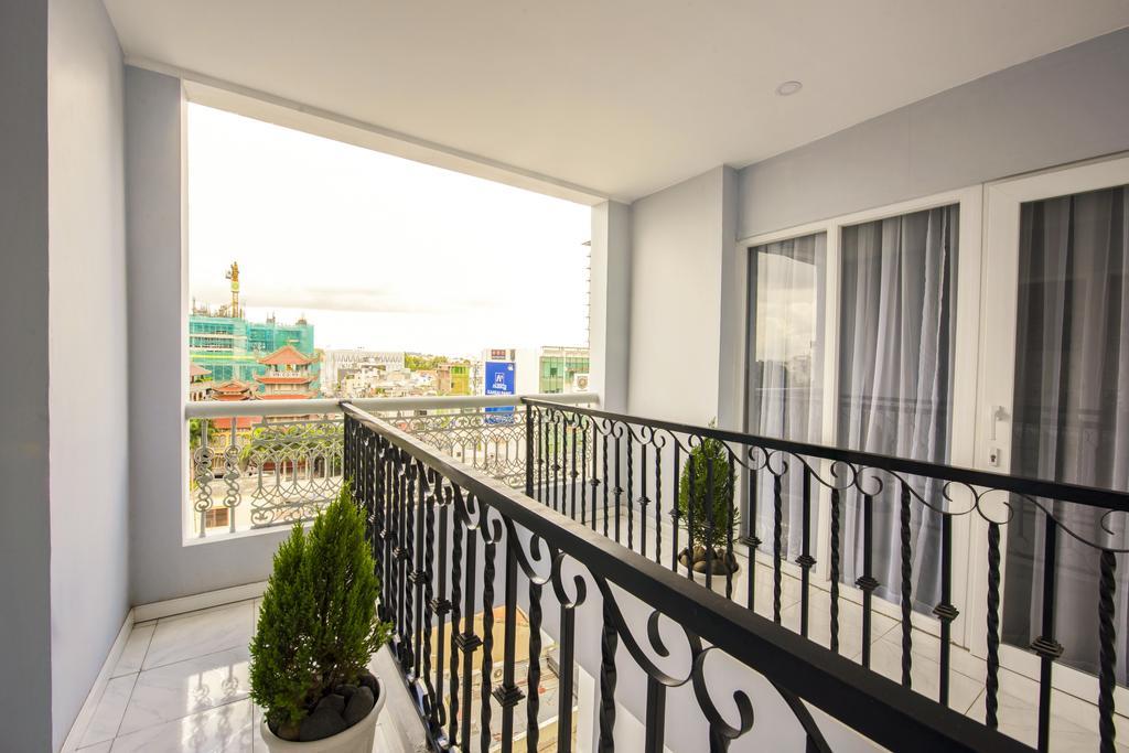 Golden Crown Hotel Ho Chi Minh City Exterior photo